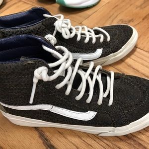 Vans shoes, woman 6 or man 4.5